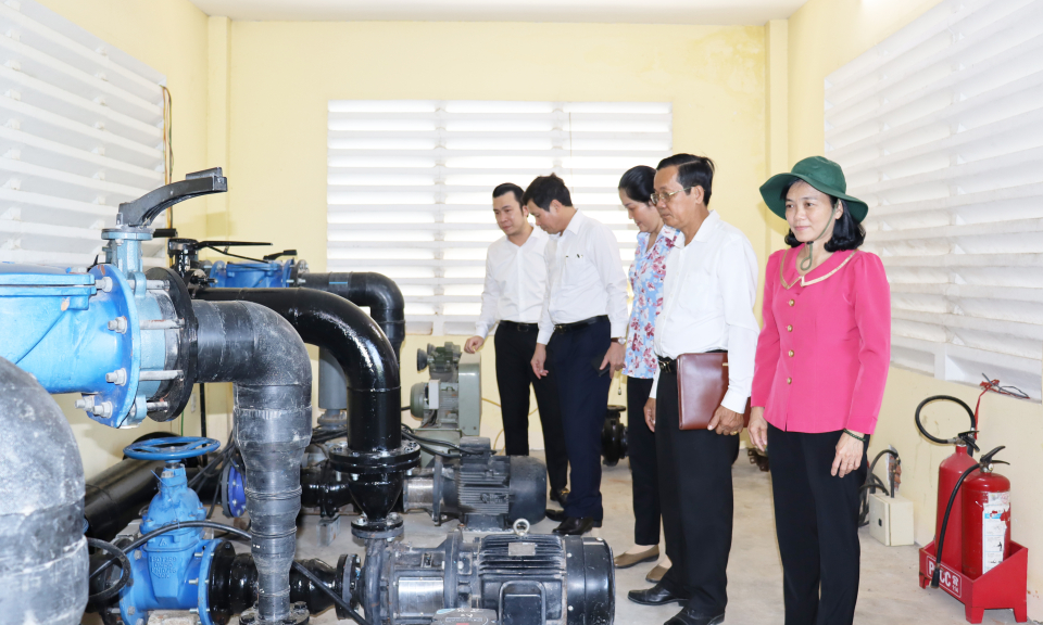 HĐND tỉnh khảo sát tình hình cung cấp nước sinh hoạt tại huyện Cần Giuộc