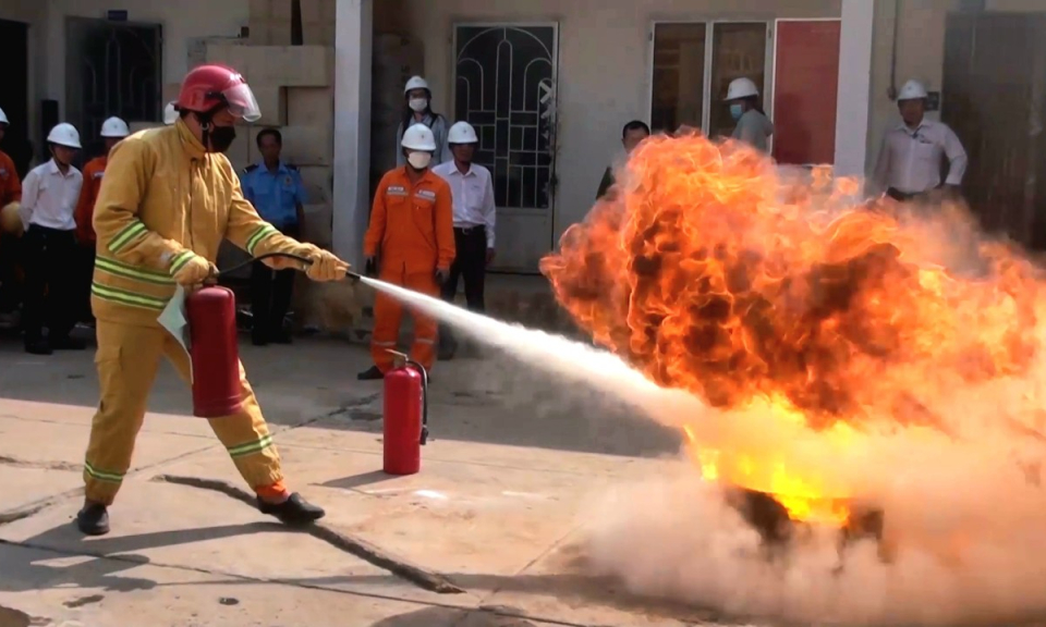 Điện lực Tân Hưng diễn tập phòng cháy chữa cháy, cứu nạn cứu hộ 