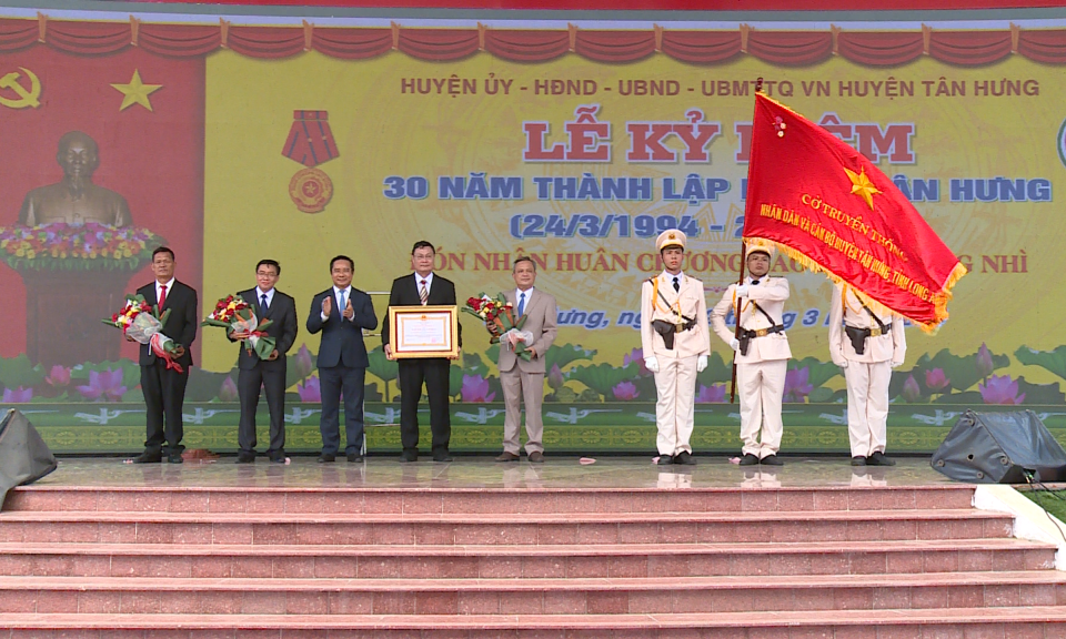 Huyện Tân Hưng kỷ niệm 30 năm thành lập và đón nhận Huân chương Lao động hạng Nhì