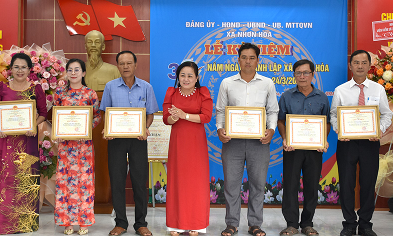 Xã Nhơn Hòa, huyện Tân Thạnh kỷ niệm 30 năm thành lập 