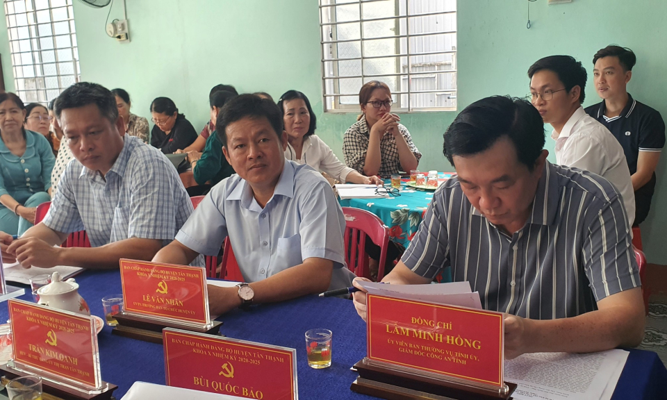 Giám đốc Công an tỉnh dự sinh hoạt Chi bộ tại huyện Tân Thạnh