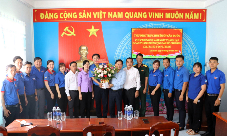Huyện ủy Cần Đước chúc mừng ngày thành lập Đoàn TNCS Hồ Chí Minh