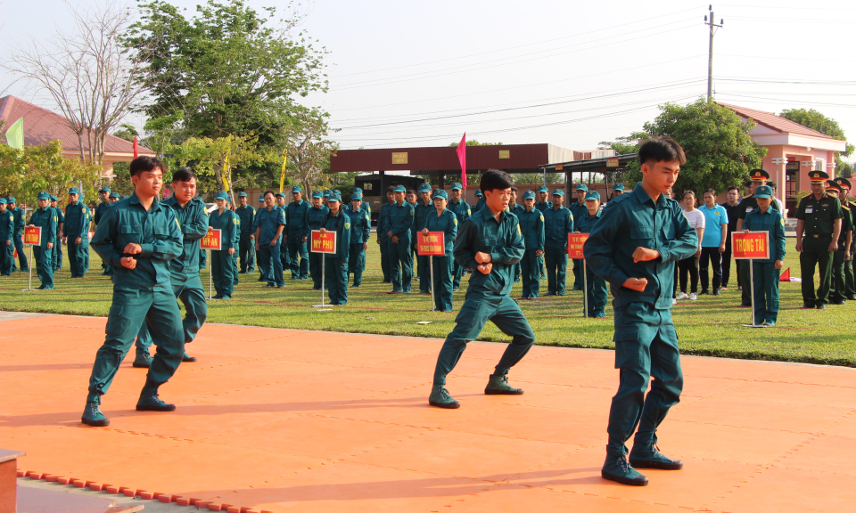 Thủ Thừa khai mạc hội thao Thể dục thể thao Quốc phòng Lực lượng vũ trang huyện