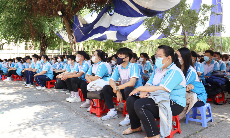 Trường Sĩ quan Chính trị tư vấn tuyển sinh tại huyện Cần Giuộc
