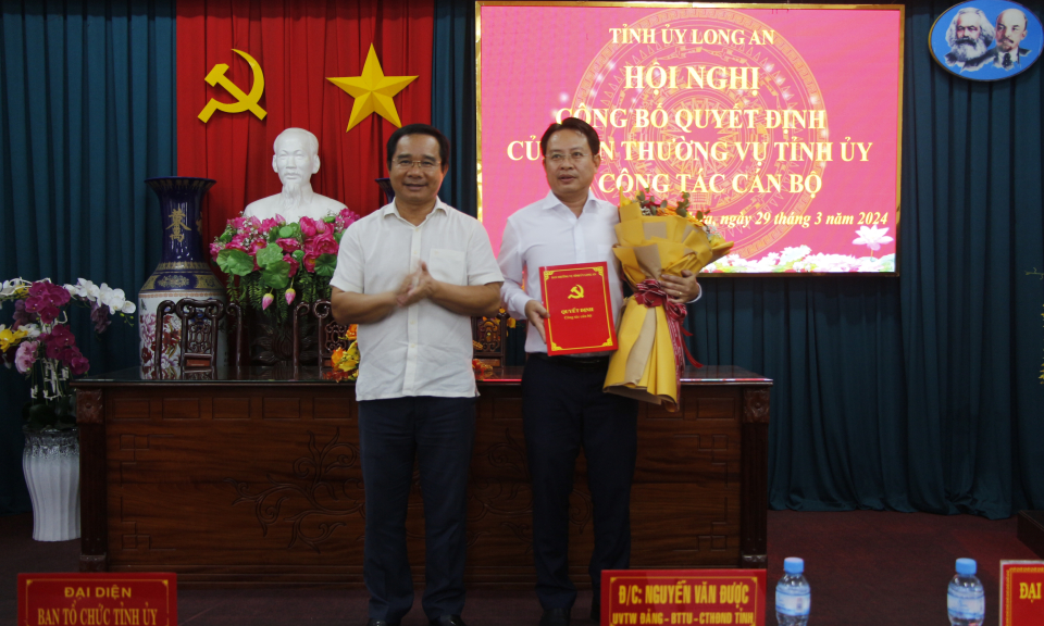 Đồng chí Võ Anh Linh giữ chức vụ Phó Bí thư Huyện ủy Thủ Thừa