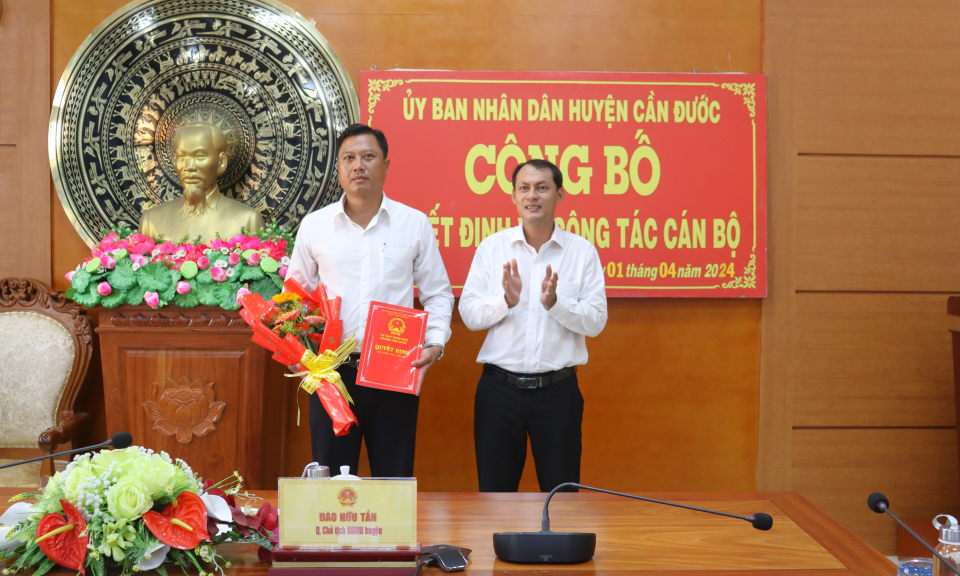Cần Đước bổ nhiệm Phó Giám đốc Trung tâm Văn hóa, Thông tin và Truyền thanh huyện