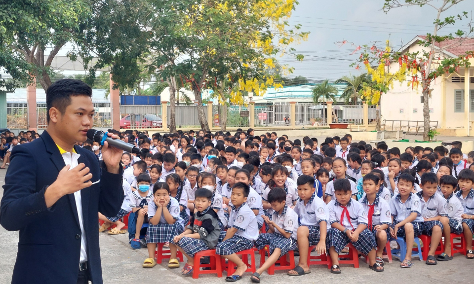 Thành phố Tân An: Trường Tiểu học Hướng Thọ Phú giáo dục kỹ năng sống cho học sinh 