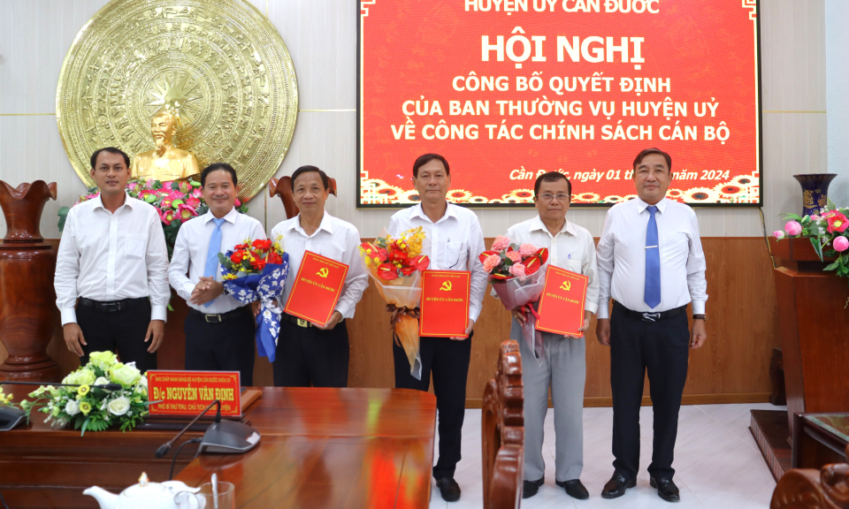 Huyện ủy Cần Đước công bố quyết định về công tác cán bộ