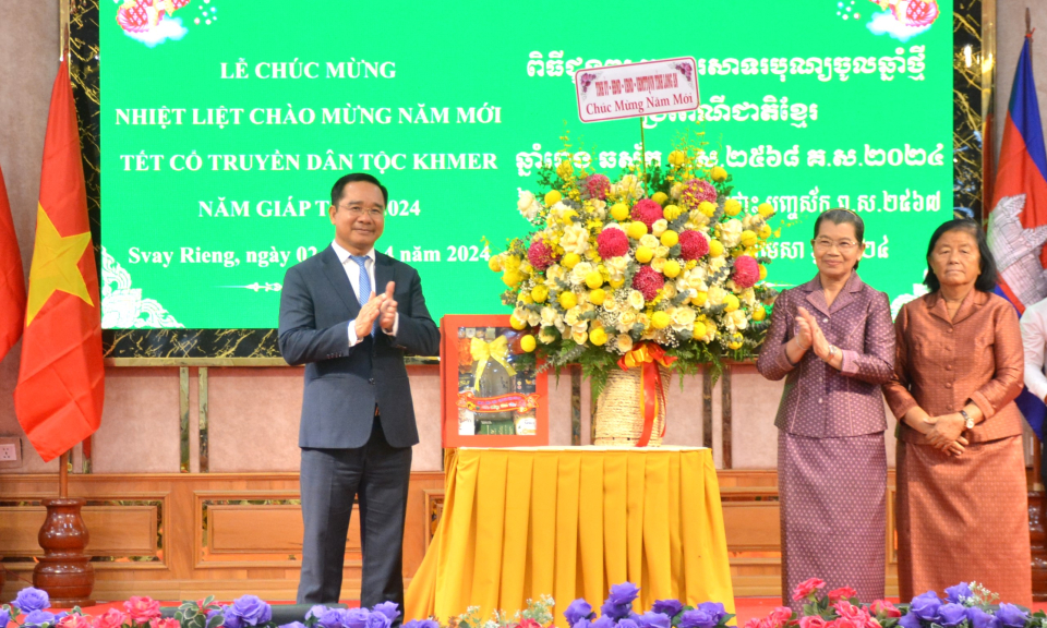 Lãnh đạo tỉnh Long An thăm, chúc Tết cổ truyền tại tỉnh Svay Rieng, Vương quốc Campuchia