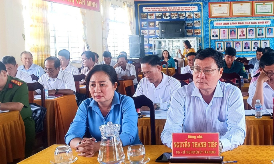 Bí thư Huyện ủy Tân Hưng dự sơ kết thực hiện Nghị quyết Đảng ủy thị trấn