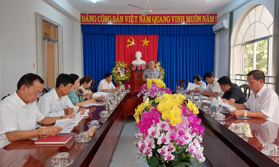 Tân Hưng: Hội nghị giao ban giữa Thường trực Huyện ủy với Mặt trận Tổ quốc