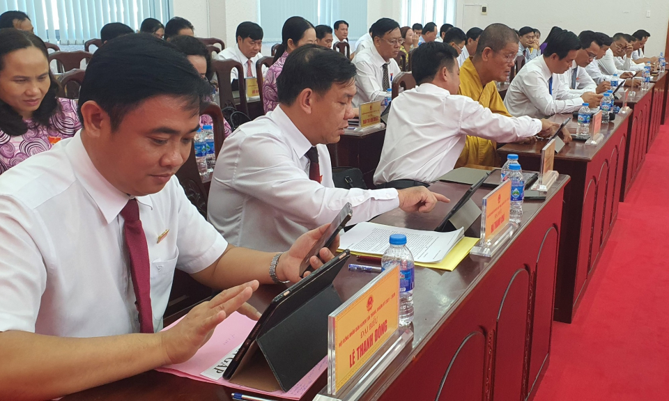  HĐND huyện Tân Thạnh kỳ họp thứ 19 thông qua 4 Nghị quyết 