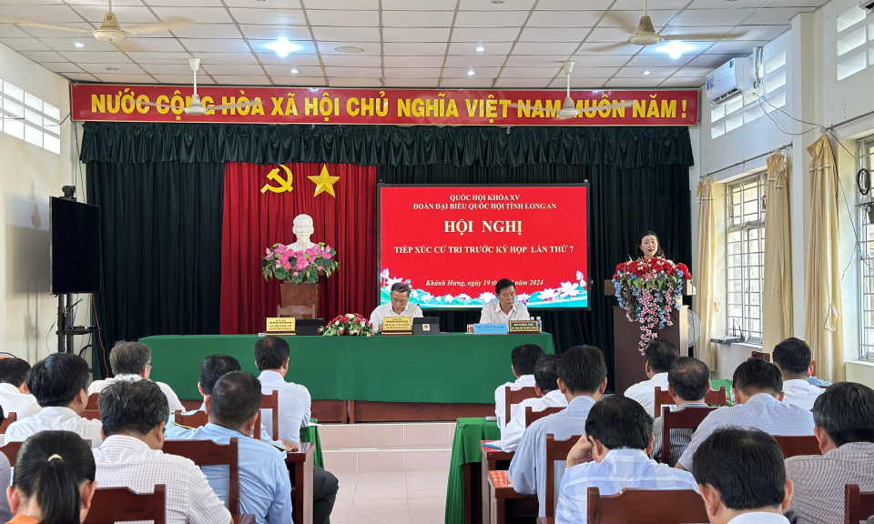 Vĩnh Hưng: Đại biểu Quốc hội tiếp xúc cử tri tại xã Khánh Hưng và Vĩnh Trị
