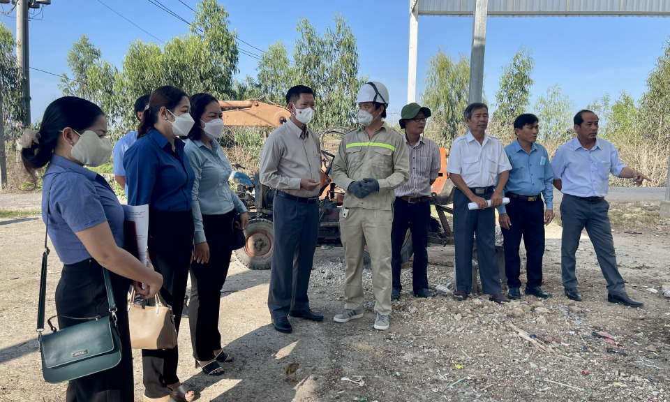 HĐND huyện Tân Hưng khảo sát về công tác quản lý, đầu tư xây dựng Lò đốt rác