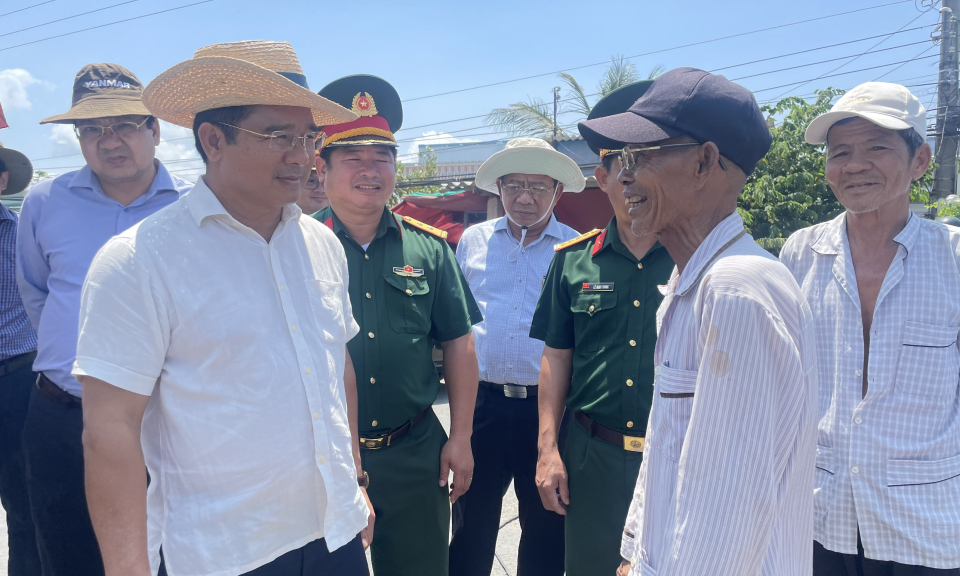 Bí thư Tỉnh ủy Long An - Nguyễn Văn Được thăm, hỏi động viên người dân vùng hạn mặn