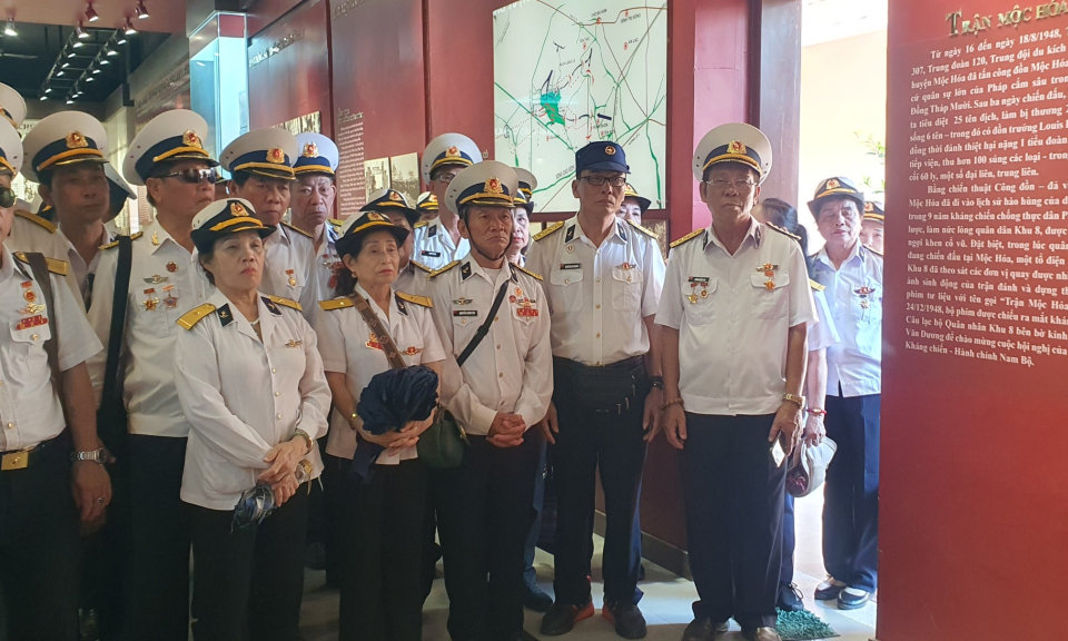 Đoàn Cựu chiến binh tỉnh Nghệ An thăm lại chiến trường xưa tại Tân Thạnh