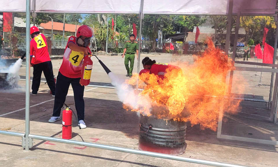 Tân Hưng tổ chức Hội thi Tổ liên gia an toàn phòng cháy, chữa cháy
