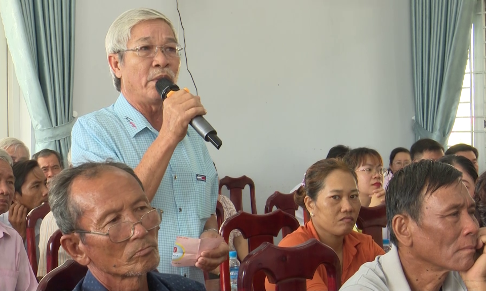 Đại biểu Quốc hội tiếp xúc cử tri huyện Tân Trụ