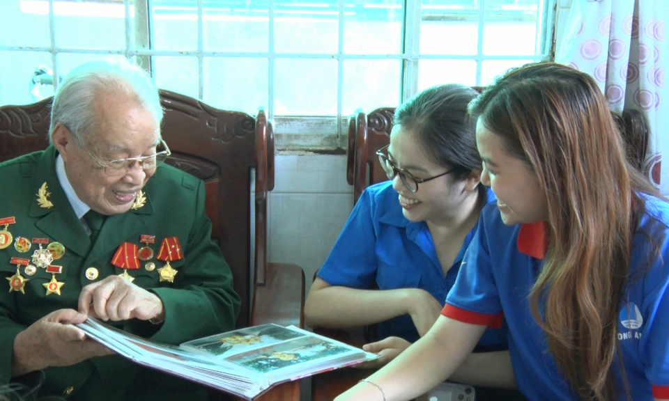 Thanh niên Thành phố Tân An gặp gỡ nhân chứng lịch sử trong chiến dịch Điện Biên Phủ 