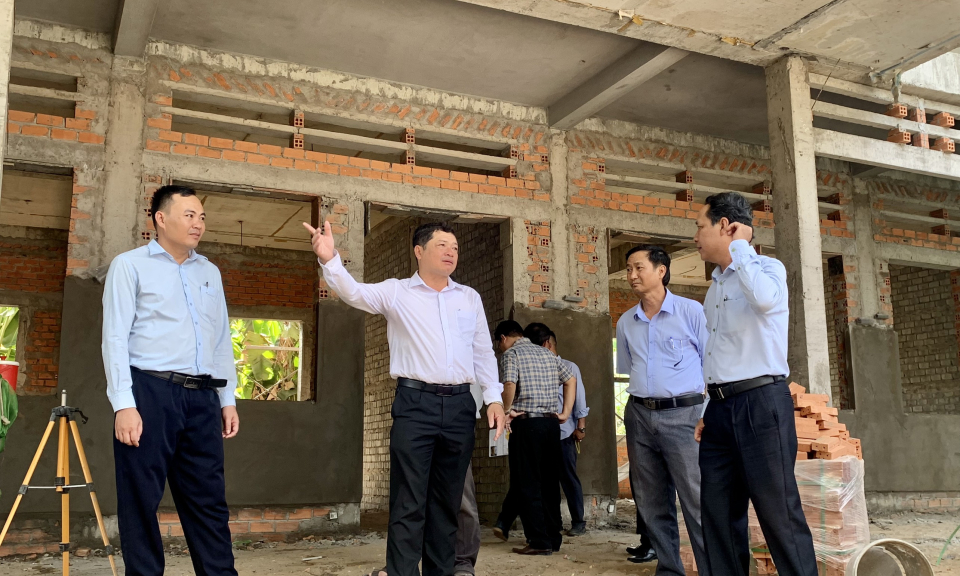 Lãnh đạo huyện Châu Thành kiểm tra tiến độ thi công công trình Trường Tiểu học thị trấn Tầm Vu