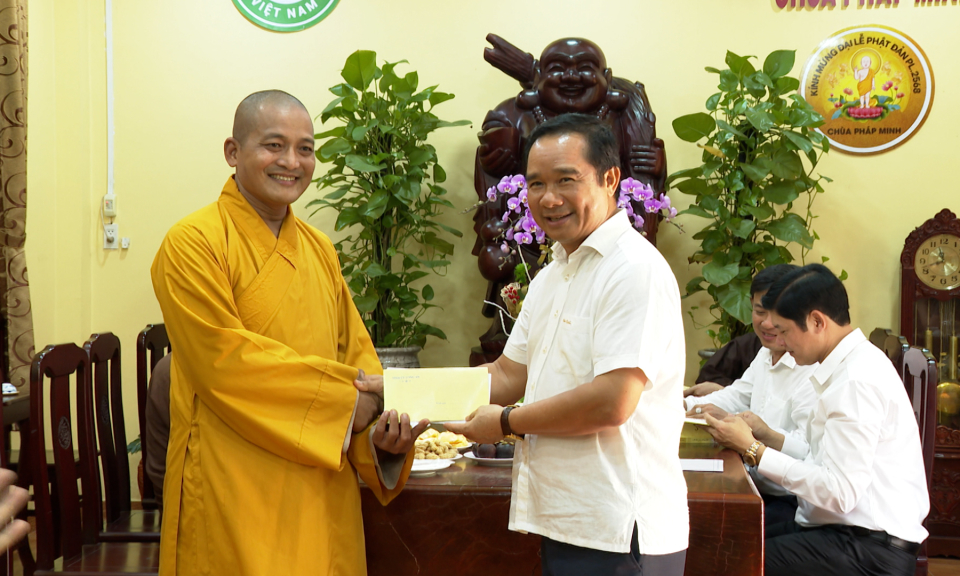 Lãnh đạo tỉnh chúc mừng Đại lễ Phật đản tại huyện Đức Hòa