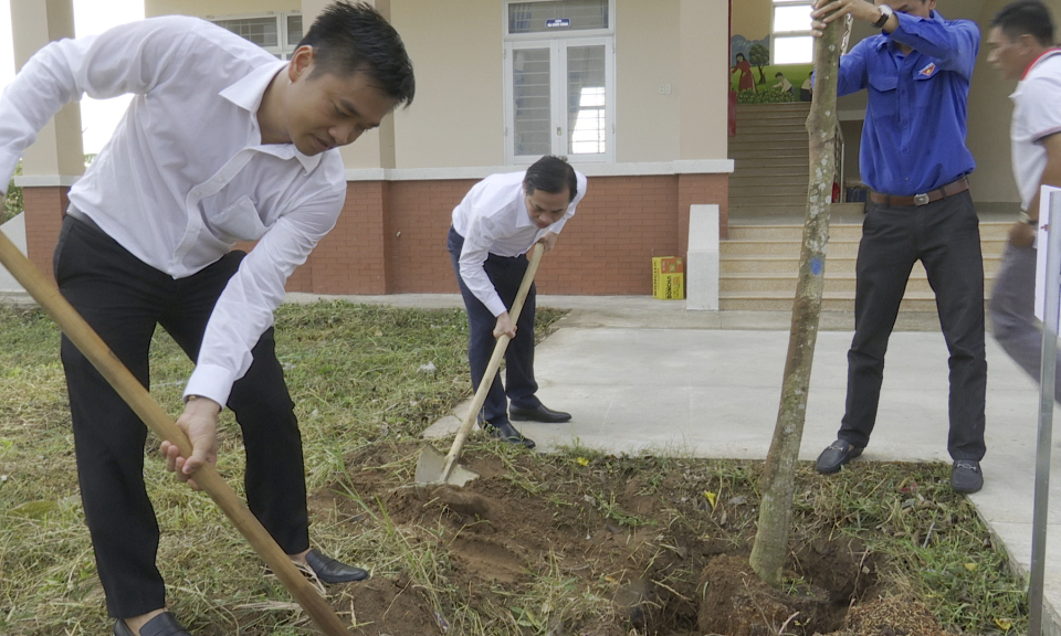 Thành phố Tân An phát động trồng cây nhớ Bác 