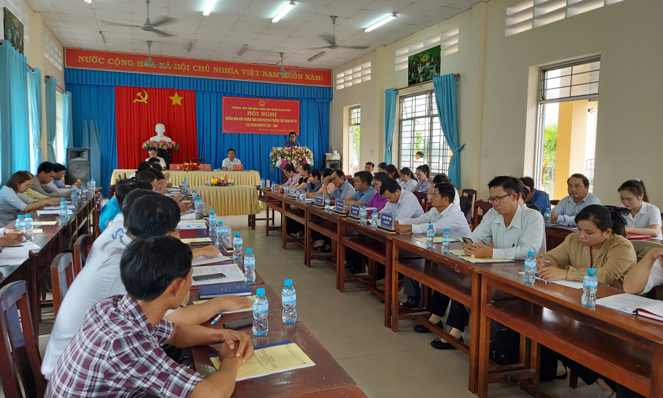 Thạnh Hóa: HĐND huyện hội nghị thường niên với HĐND cấp xã