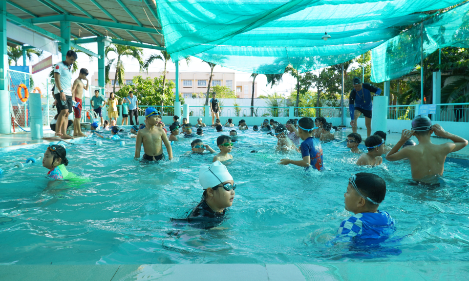 Cần Giuộc phát động chương trình bơi an toàn phòng, chống đuối nước trẻ em 