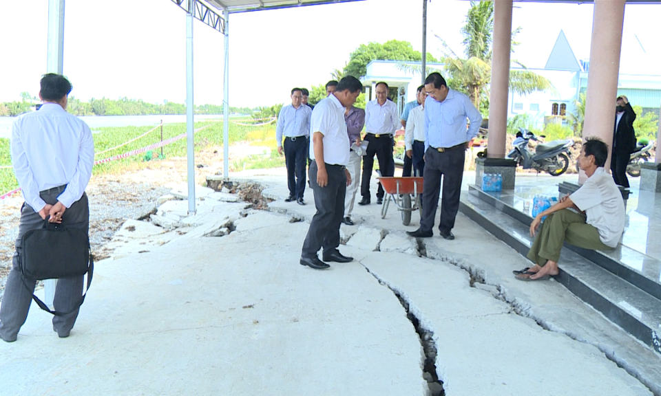 Khảo sát tình trạng sạt lở tuyến Đê bao sông Vàm Cỏ Tây