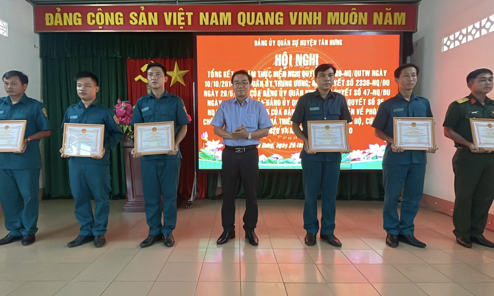 Tân Hưng tổng kết 10 năm thực hiện Nghị quyết của Quân ủy Trung ương về phòng chống, khắc phục hậu quả thiên tai