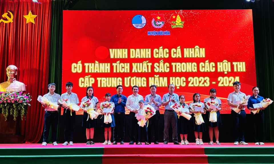  Lãnh đạo huyện Đức Hòa gặp gỡ, đối thoại với đoàn viên thanh niên và thiếu nhi