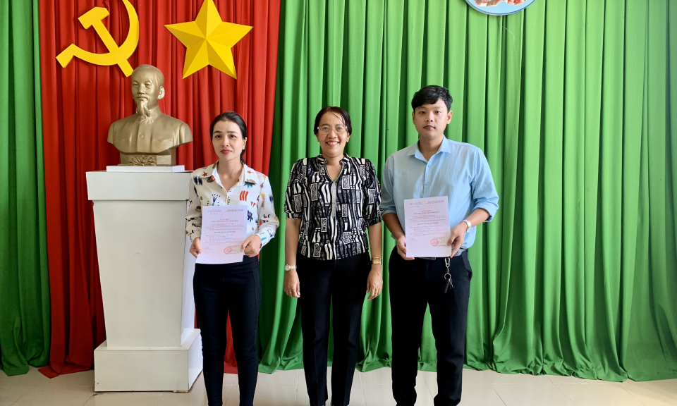 Huyện Châu Thành: Quyết định công nhận đảng viên chính thức