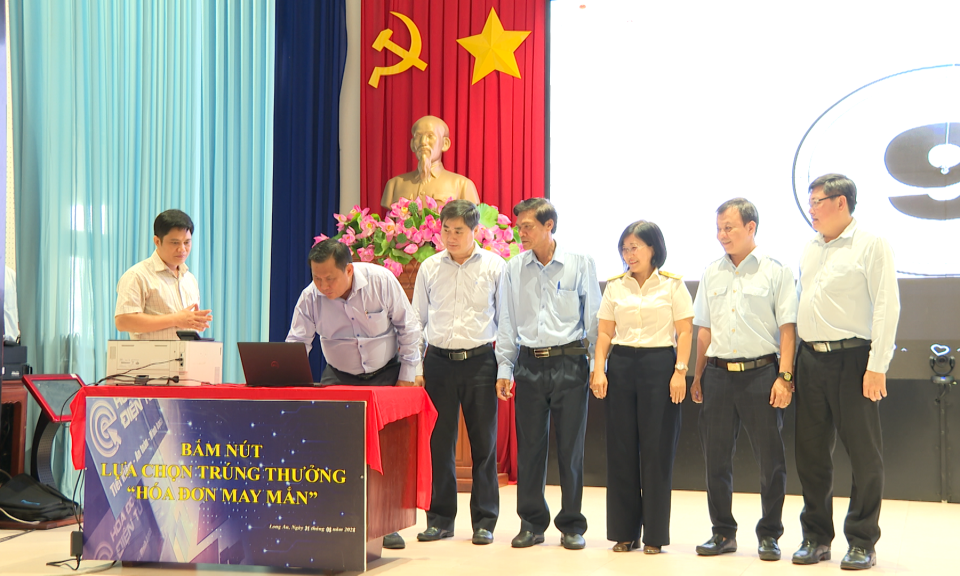 Cục thuế tỉnh trao thưởng hóa đơn may mắn quý 1 năm 2024