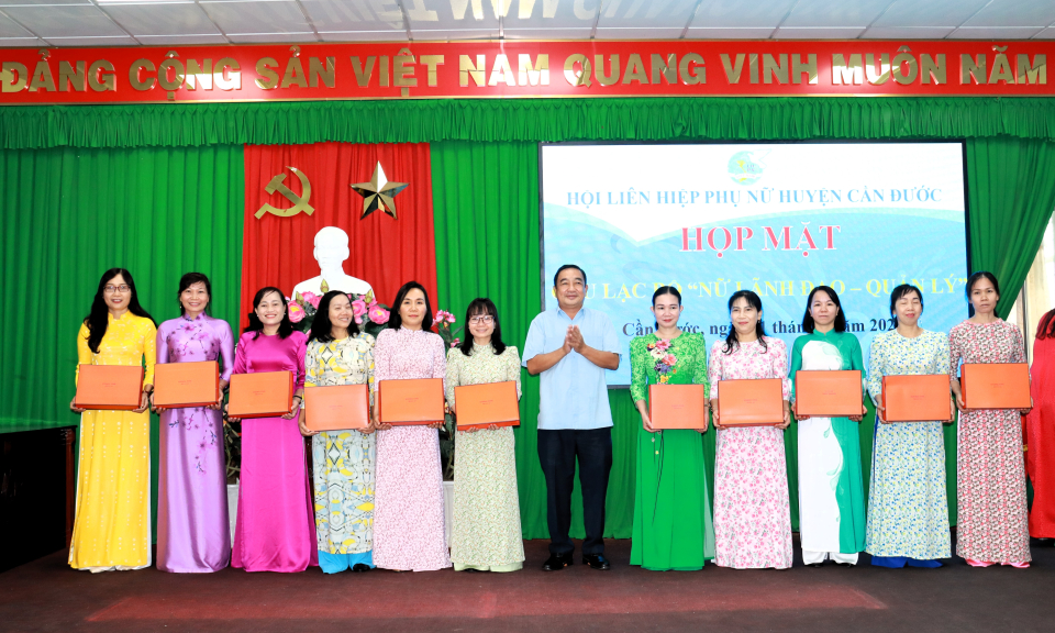Cần Đước họp mặt Câu lạc bộ “Nữ lãnh đạo - quản lý”