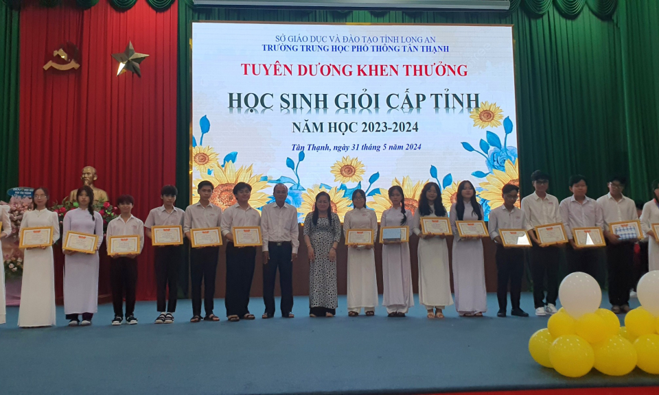 Trường THPT Tân Thạnh Tuyên dương khen thưởng  năm học 2023 - 2024