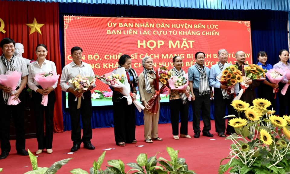 Bến Lức họp mặt cán bộ, chiến sĩ cách mạng bị địch bắt, tù đày trong kháng chiến