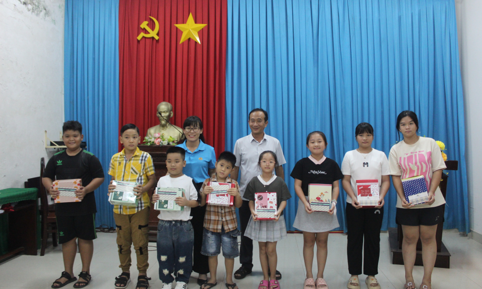 Trung tâm Văn hóa, Thông tin và Truyền thanh huyện Đức Huệ tổ chức ngày Quốc tế Thiếu nhi