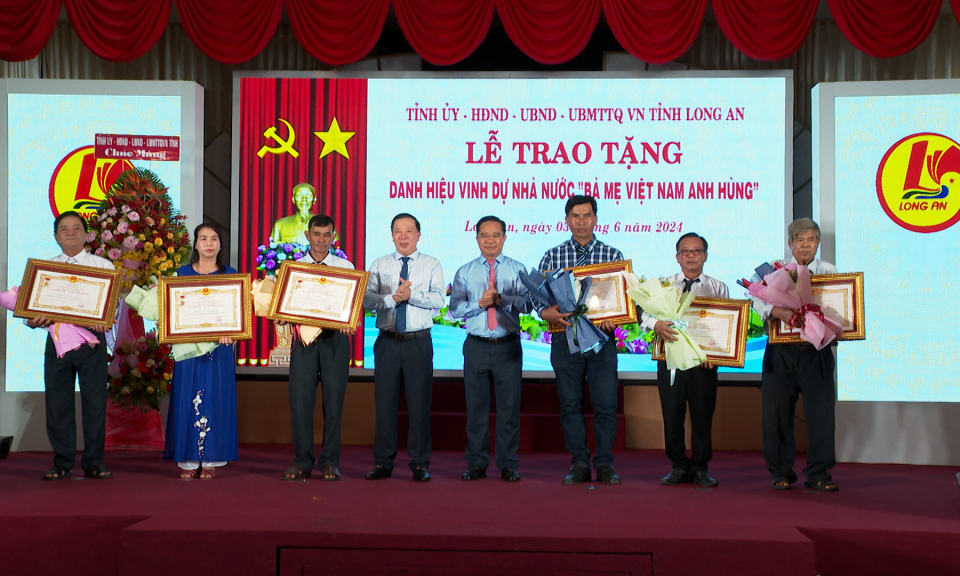 Lễ trao tặng danh hiệu vinh dự Nhà nước “Bà mẹ Việt Nam Anh hùng”