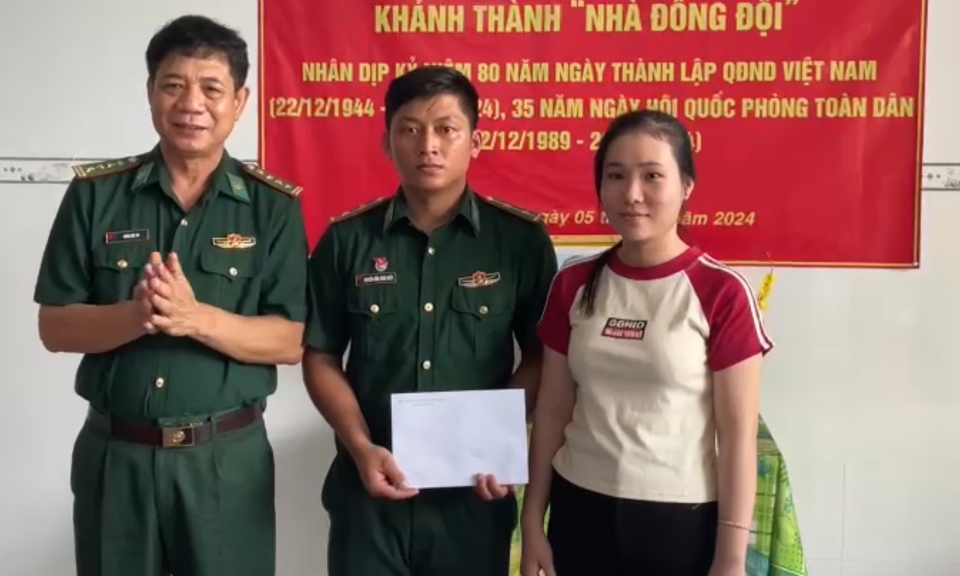 Biên phòng Long An bàn giao nhà đồng đội tại Tân Hưng