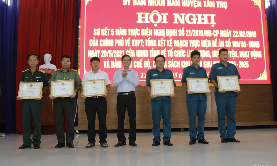 Tân Trụ sơ kết 5 năm thực hiện Nghị định của Chính phủ về khu vực phòng thủ