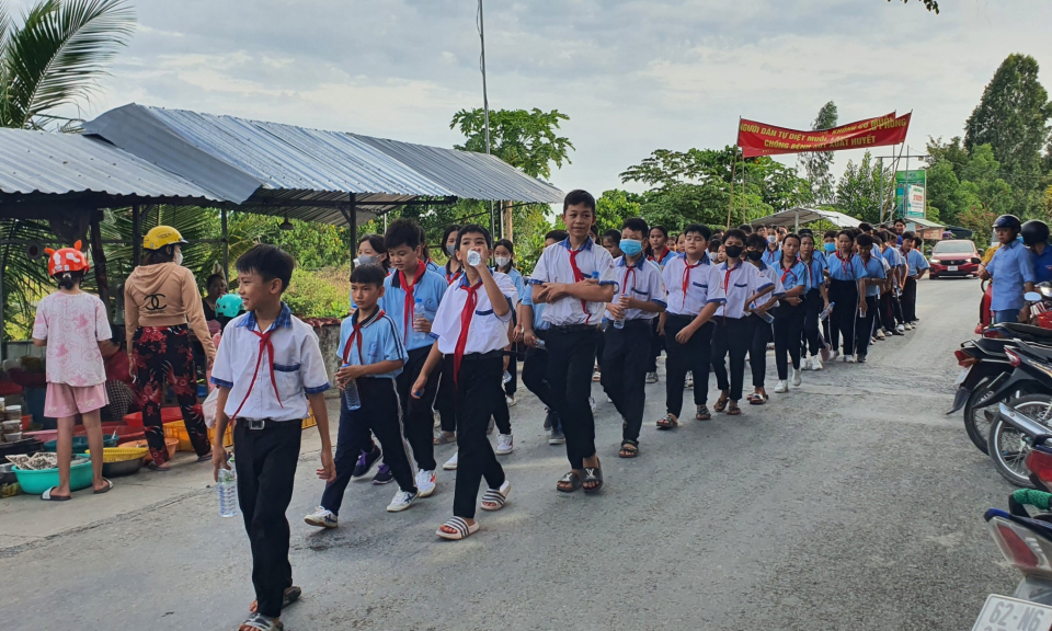 Tân Thạnh phát động vệ sinh môi trường phòng, chống dịch bệnh sốt xuất huyết