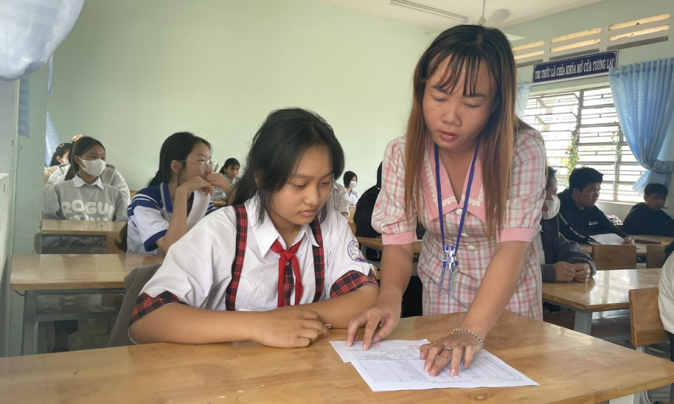 Tân Hưng thí sinh làm thủ tục dự thi Kỳ thi tuyển sinh lớp 10