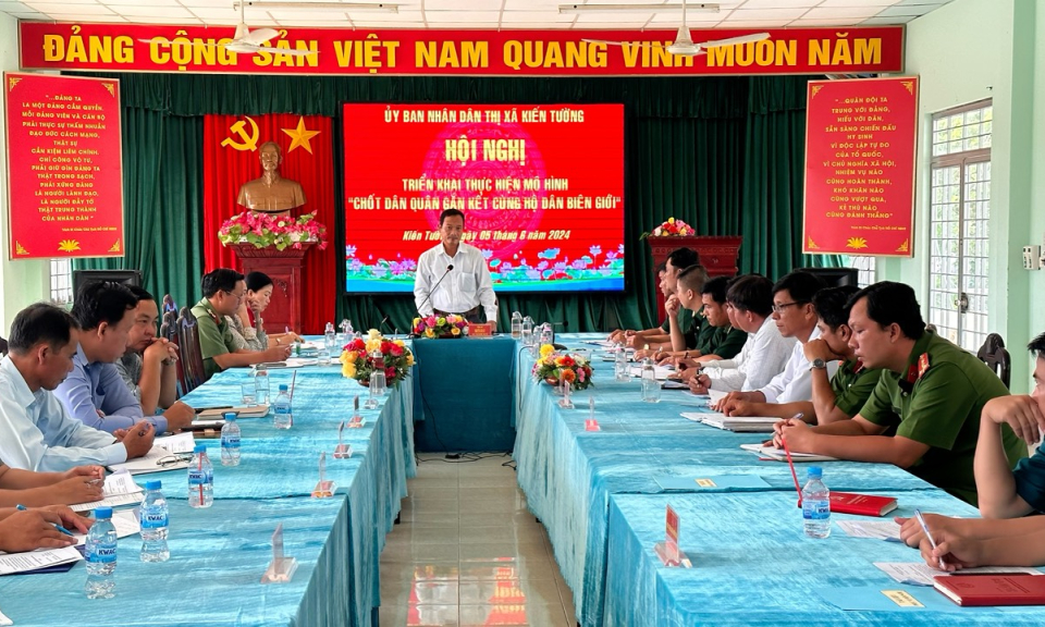 Kiến Tường triển khai mô hình “ Chốt Dân quân gắn kết cùng hộ dân biên giới”