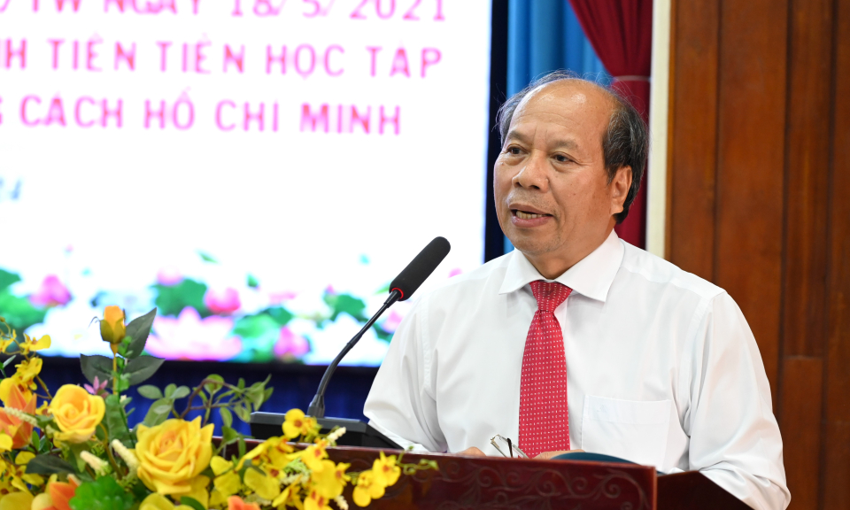 Bến Lức biểu dương điển hình tiên tiến học tập và làm theo gương Bác