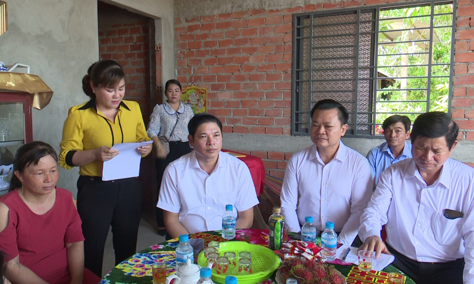 Vĩnh Hưng trao 02 nhà Đại đoàn kết