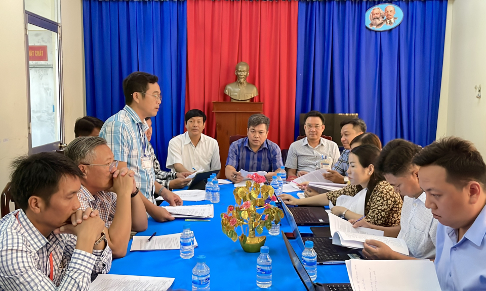 Tân Hưng kiểm tra công tác cải cách hành chính tại xã Hưng Điền