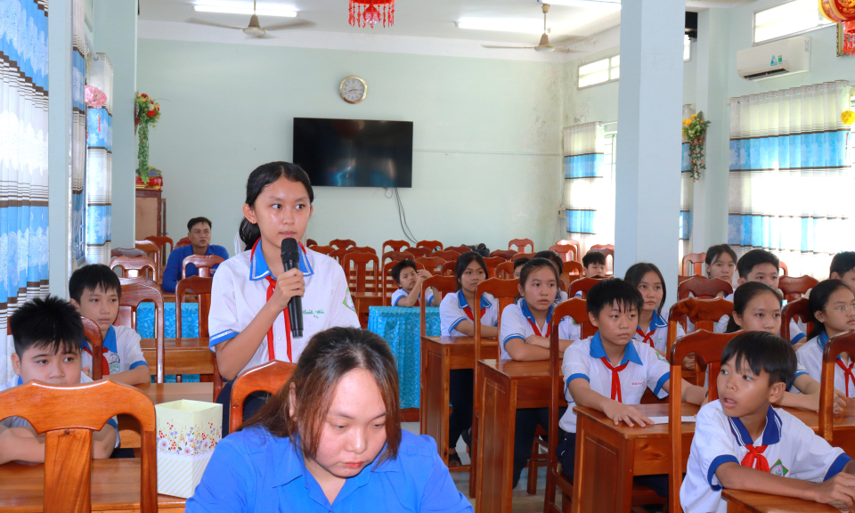 Lãnh đạo thị trấn Cần Đước gặp gỡ, tiếp xúc, đối thoại trẻ em năm 2024