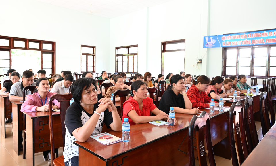 Bến Lức tập huấn sản xuất ứng dụng công nghệ cao cho hội viên phụ nữ