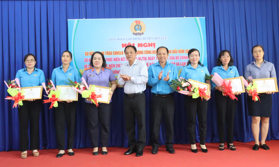 Bến Lức sơ kết phong trào công nhân, viên chức, lao động