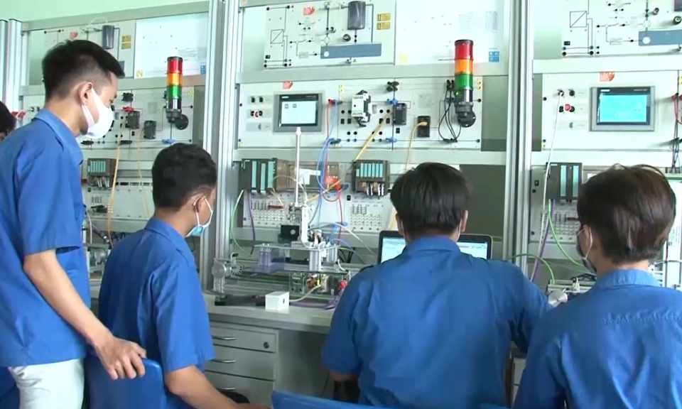 Quan tâm phát triển nguồn nhân lực gắn với giáo dục nghề nghiệp